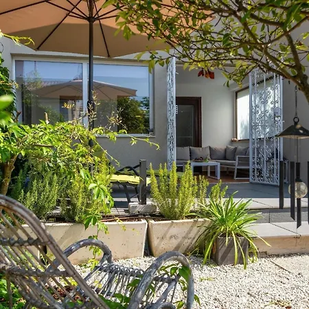 Holiday home Carla In Mit Schoenem Garten